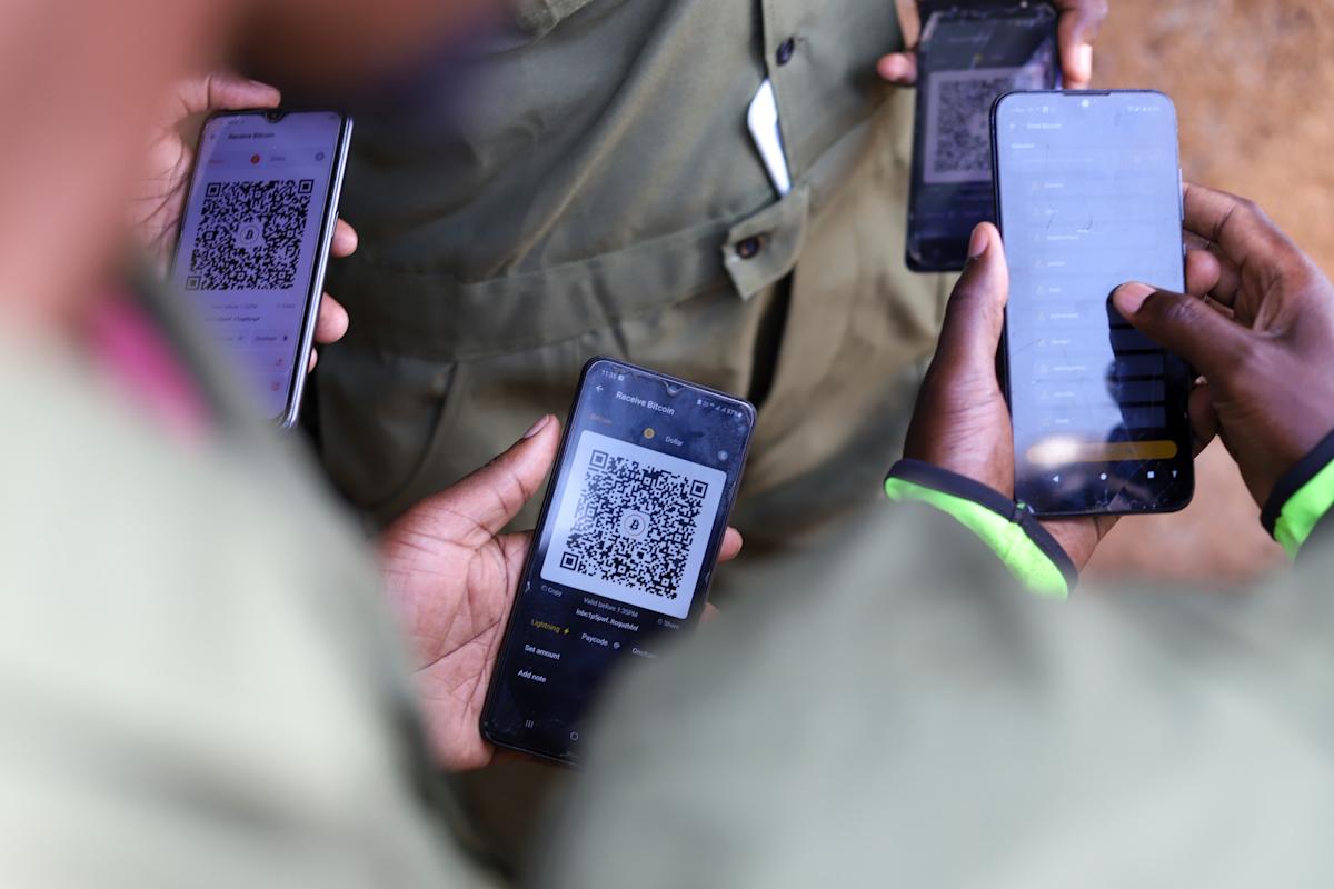 JUST IN : Bitcoin is introduced into Africa’s largest slum, with risks and rewards