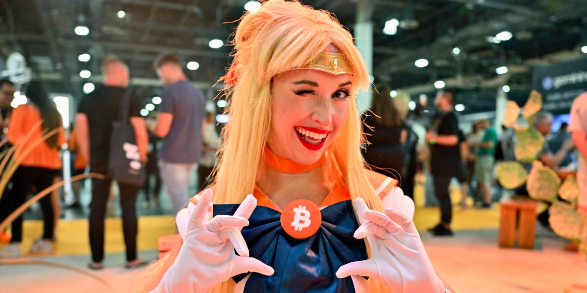 JUST IN : Our Favorite Photos From Bitcoin 2025: Astronauts, Trump Impersonators